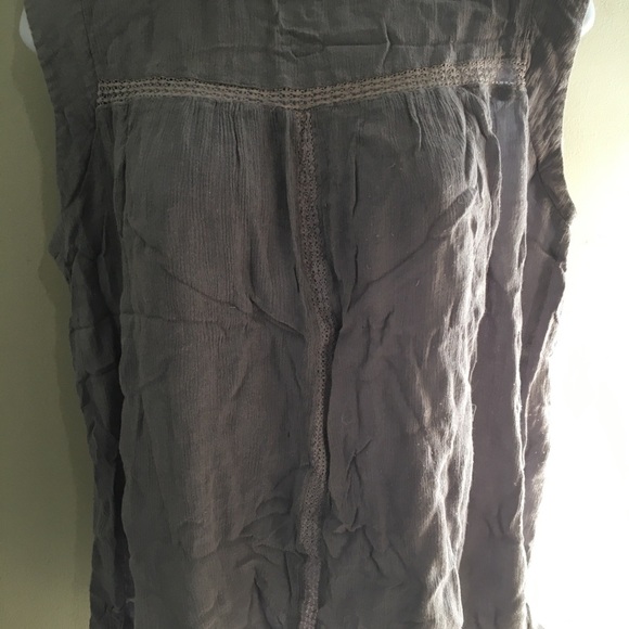 Sleeveless Gray Top - Picture 1 of 4